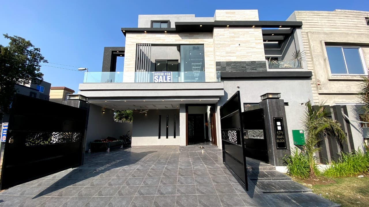 10 Marla designer Modern House🏘️ With 5 Beds in Bahria Town Lahore in urdu/Hindi