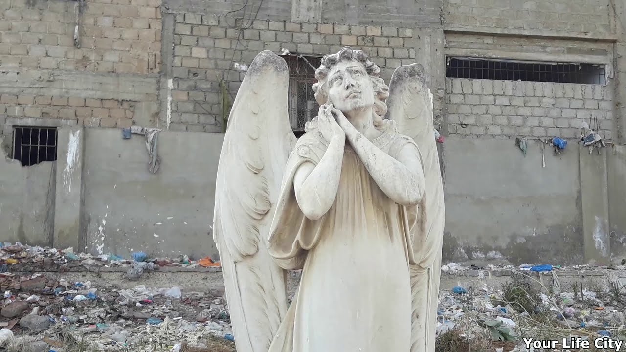 Gora Qabristan Ki Purani Qabar | Oldest Graves | 2020 | White Graveyard Karachi