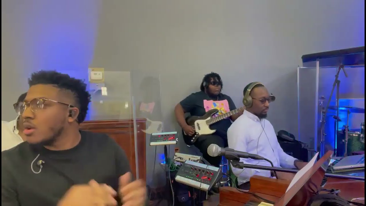 Real Churchy!! Trell Hickmon: on organ - PRAISE BREAK!🔥 #FootWork 👞🥁🎸🔥 #yallfeelbetter