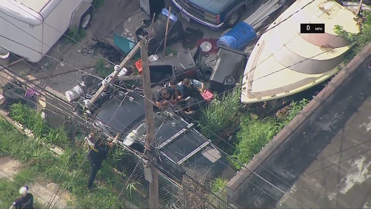 VIDEO: SKyCam9 over police pursuit, arrest on Chicago's West Side