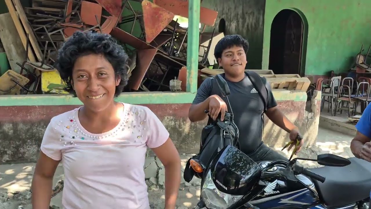 VITAMINAS no se dejo y maltr4t0 a DOÑA VICKY ella agarro puedr4s