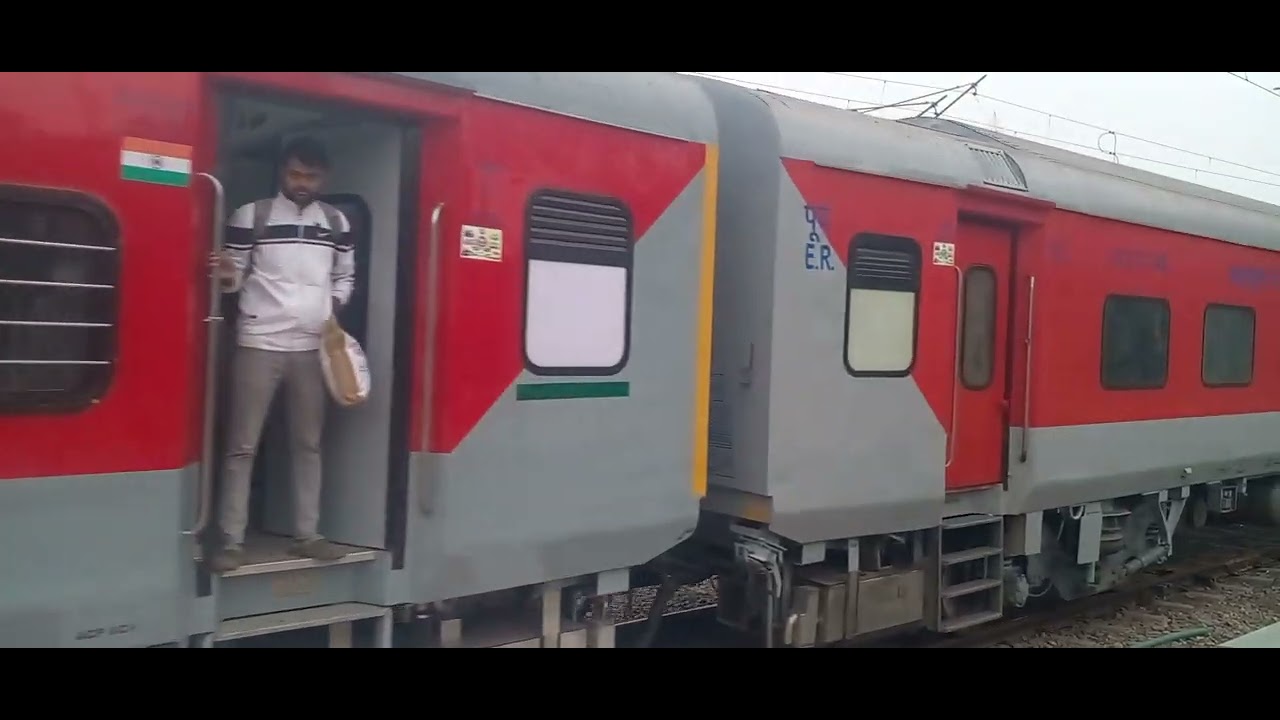 12333 Howrah- Prayagraj Rambag Vibhuti Express Arrived its Destination Prayagraj Rambag PF No- 01