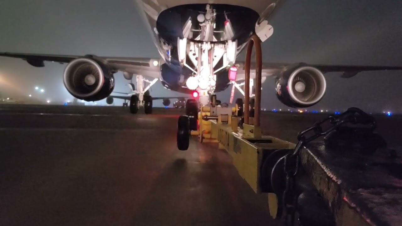 Foggy Pushback! Delta E175
