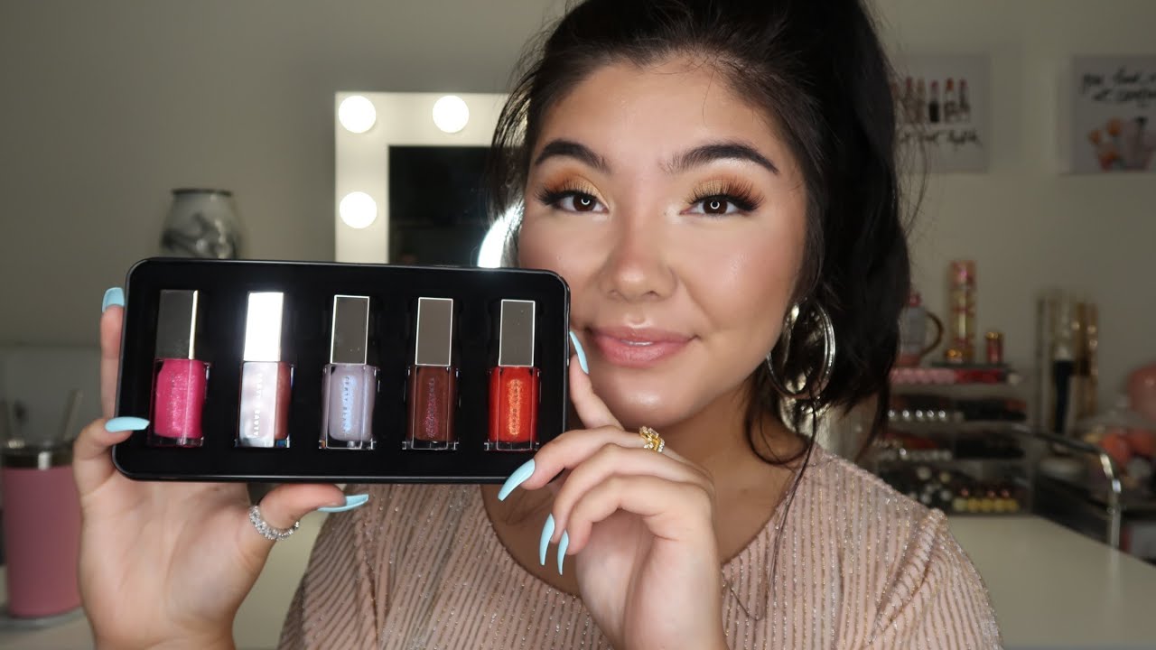 ASMR lipgloss application (mouth sounds, kissing, lip smacking)