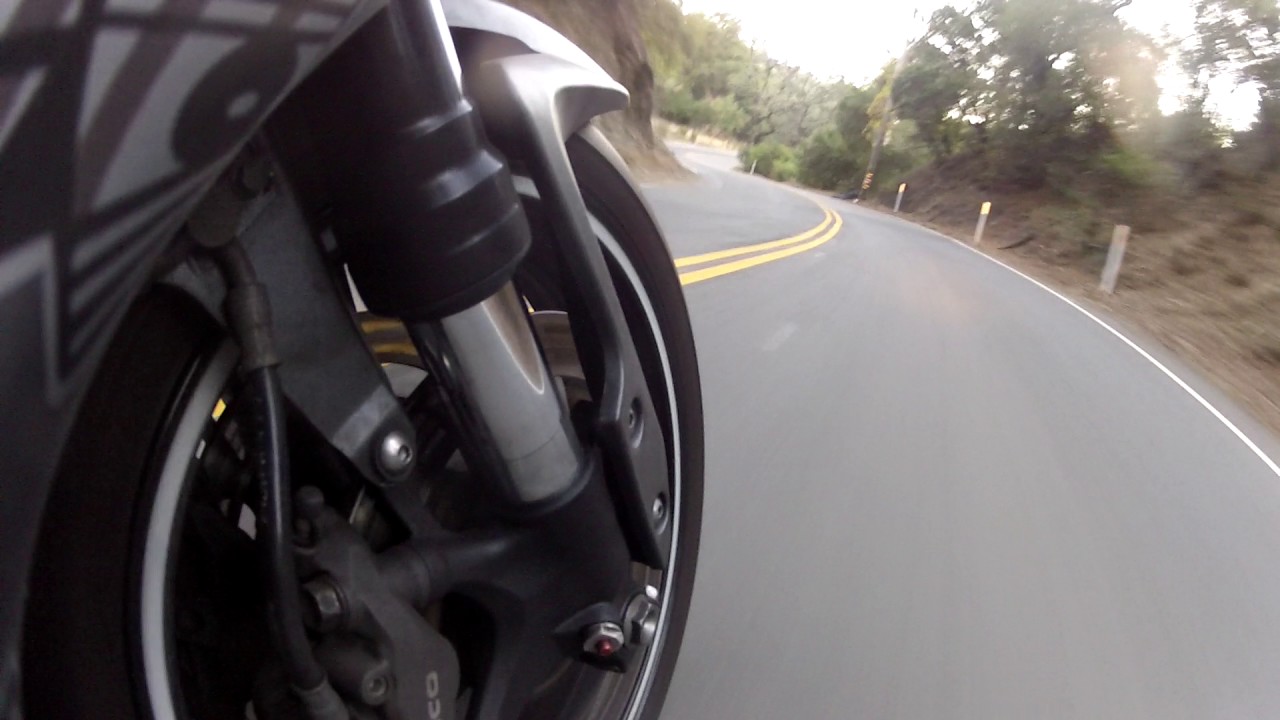 Honda CBR 600RR Wheel Cam In Action (How much does motorcycle suspension move on a windy road?)