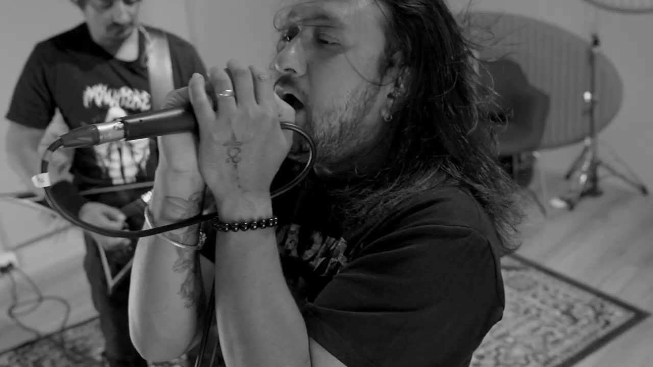 SENSIMILLIA: Devil in me (Official Music Video)