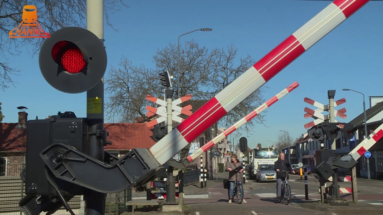DUTCH RAILROAD CROSSING - Helmond   Mierloseweg - Railcam Netherlands