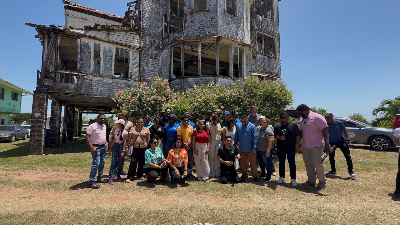 100 WINDOWS HOUSE IN GUYANA #DO YOU KNOW WHY THEY HAD TO CLOSE 1 WINDOW PERMANENTLY ?