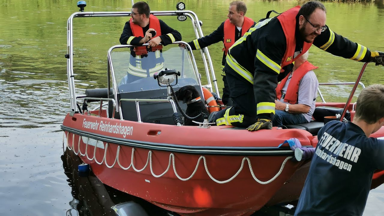 Tierrettung / Hund in Weser / Rettungsboot im Einsatz / FF Reinhardshagen