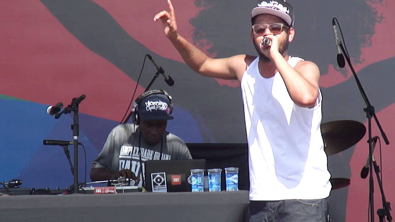 Emicida - Ubuntu Fristaili (Memorial da Am&eacute;rica Latina - Pra&ccedil;a C&iacute;vica)