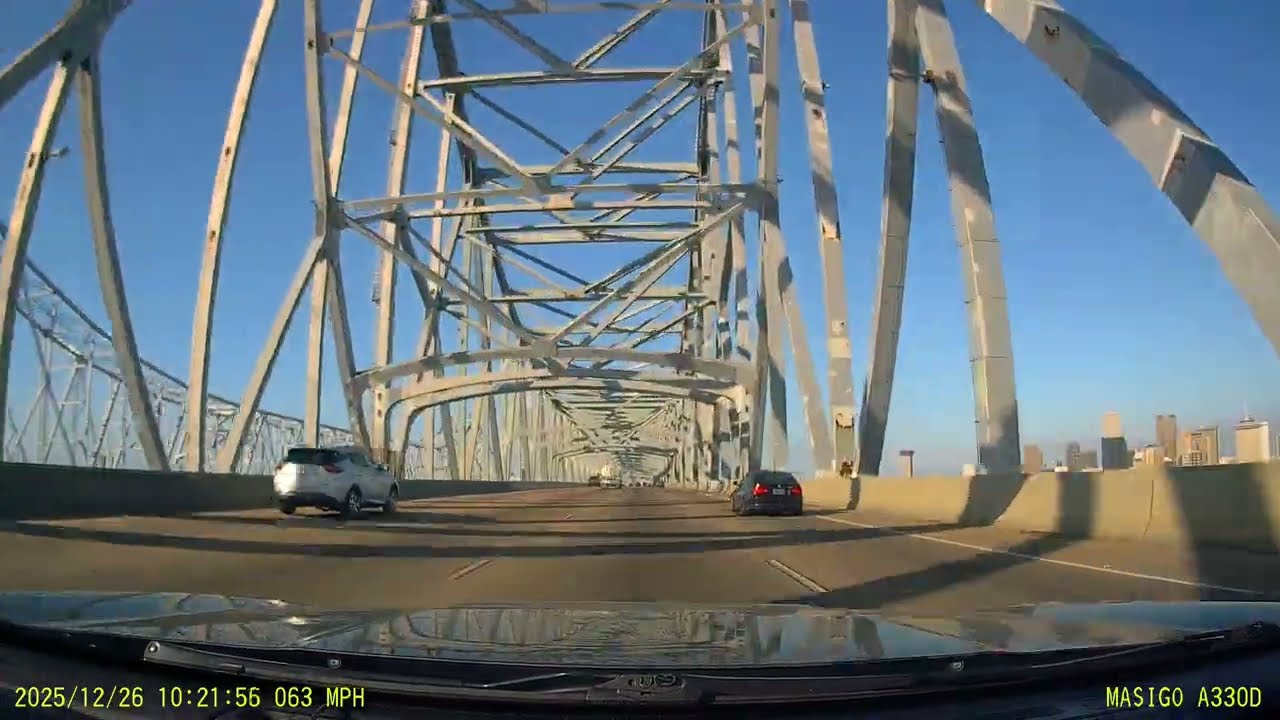 US-90 Business Toward Downtown New Orleans: Crescent City Connection