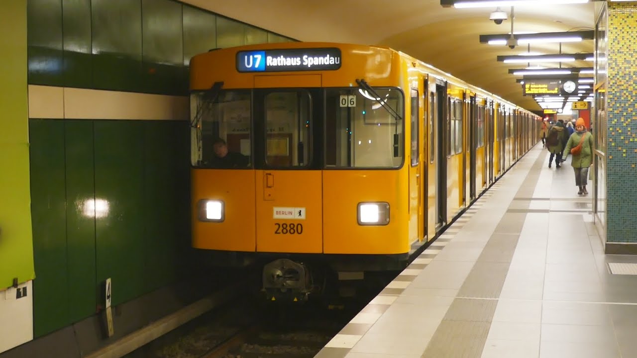 U-Bahn Berlin U-Bahnhof Eisenacher Straße U7