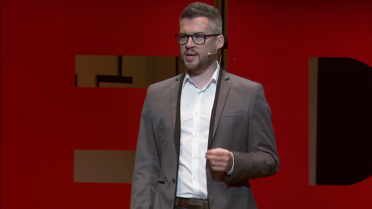 Как превратить пациента в потребителя | Brenden Wynn | TEDxDayton