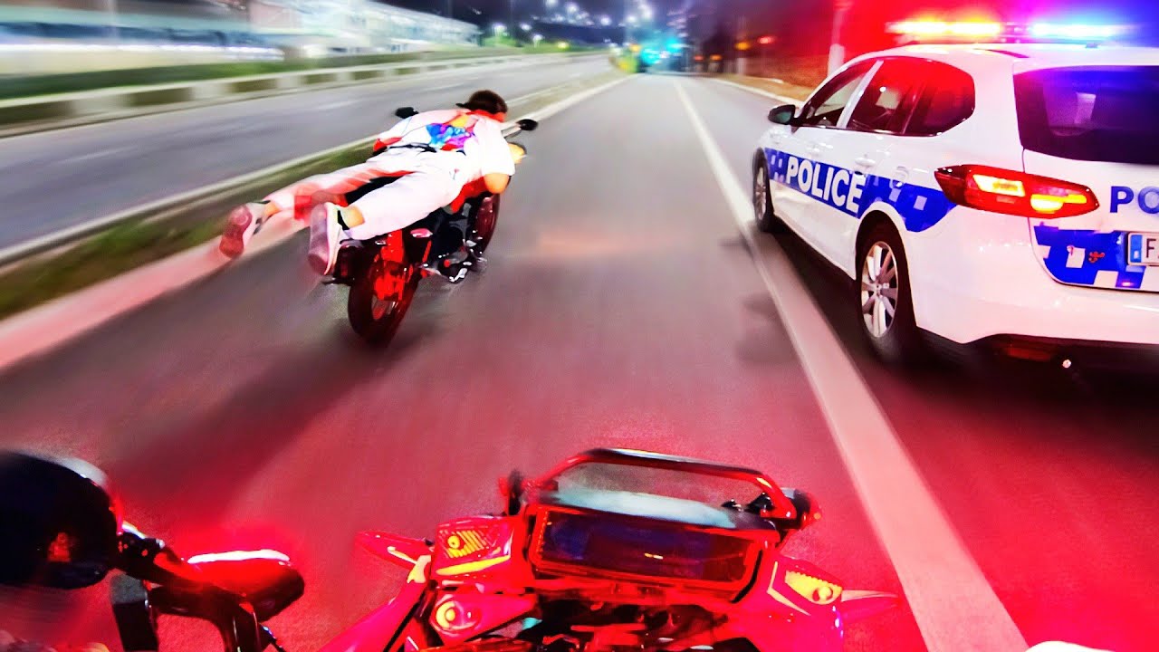 COURSE POURSUITE À LA GTA - INCROYABLES MOMENTS MOTOS