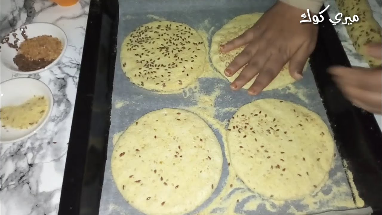 خبز الدار لي عمرو ميخطاك!!  عجنيه بالليل أو طيبه صباح بطريقة أمي غدي تنفع النساء العاملات