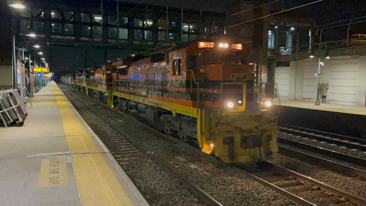 Amtrak & Metro North - Late Night Action at Larchmont (9/29/25)