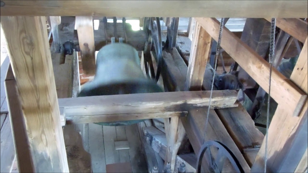Angångsringning i Vadstena klosterkyrka uppe i Rödtornet (video)