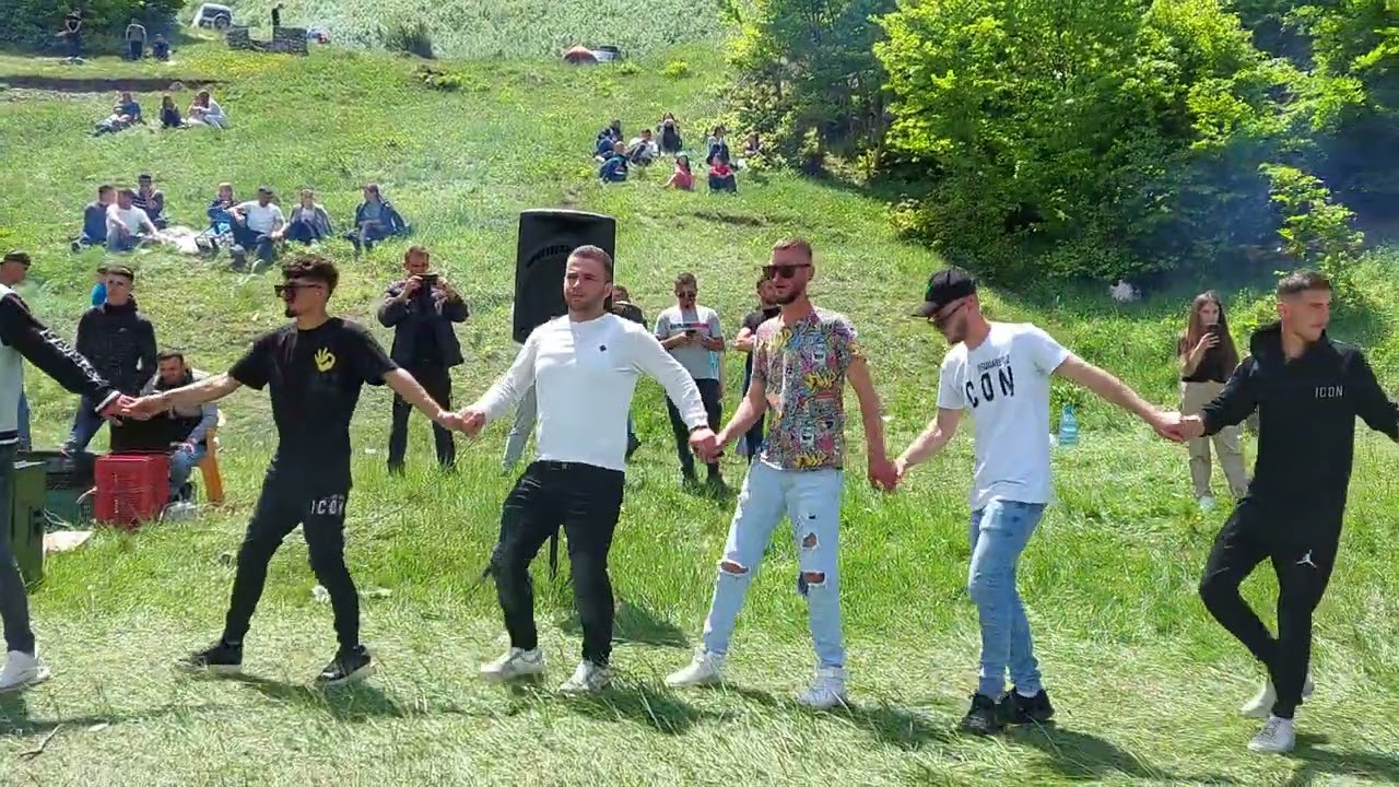 Festa e shenkollit ne prat , Selishte