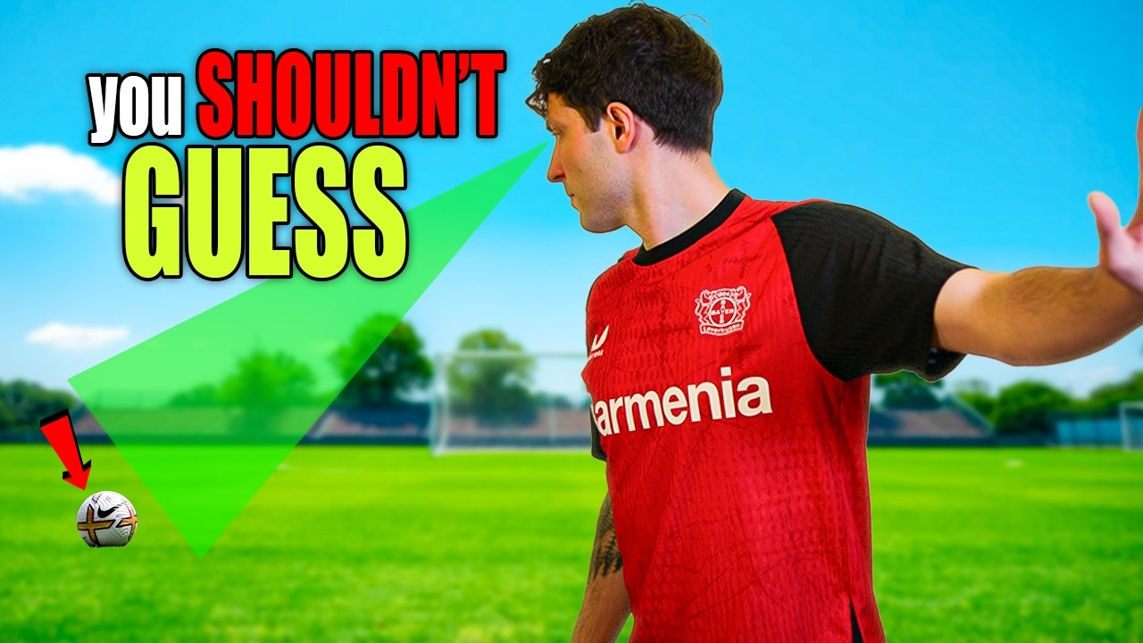 Why Pro Players ALWAYS Look Around Before Getting The Ball!