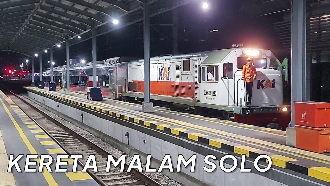 Kereta Api Malam Hari di Stasiun Solo Balapan | Ada Argo Dwipangga New Generation!