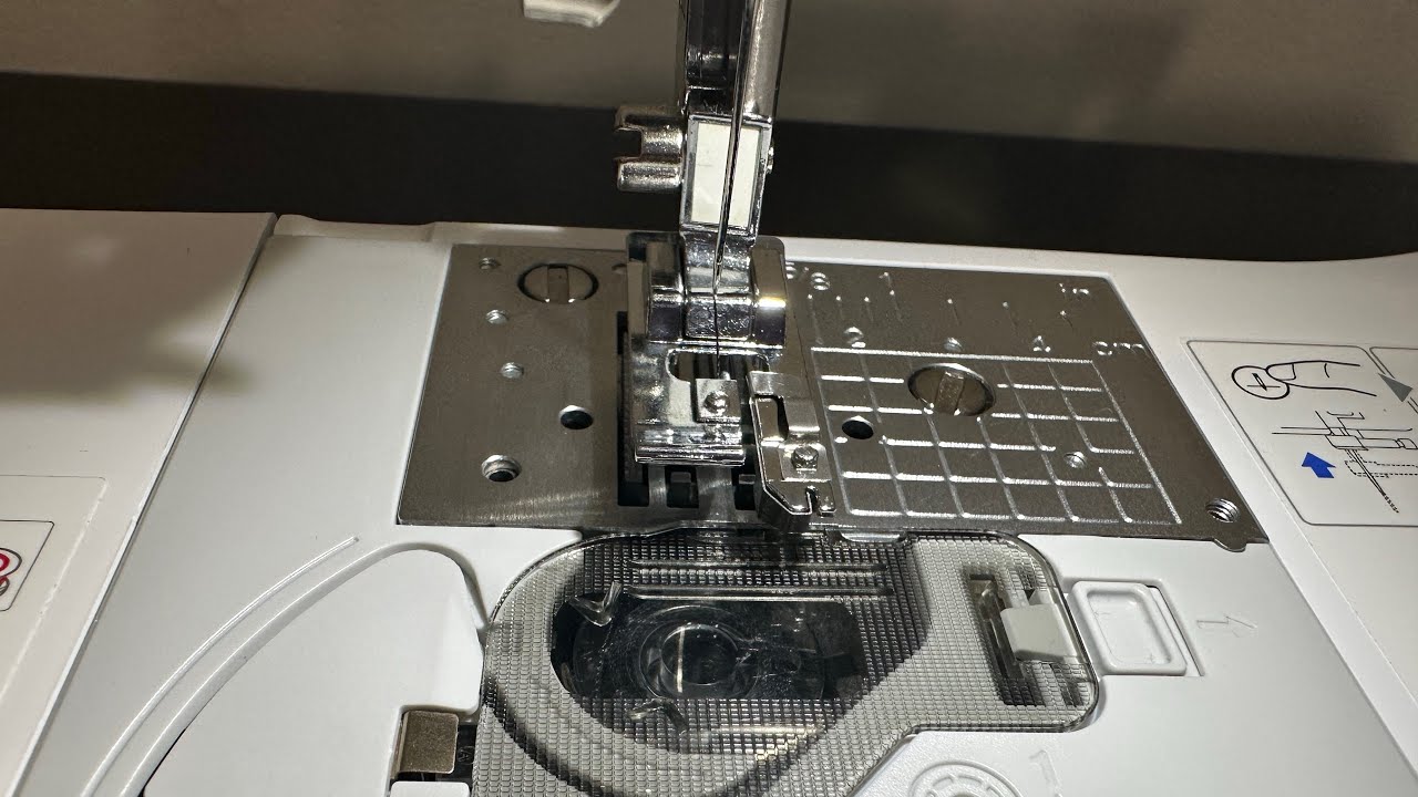 How to sew an overcasting stitch on the SE700