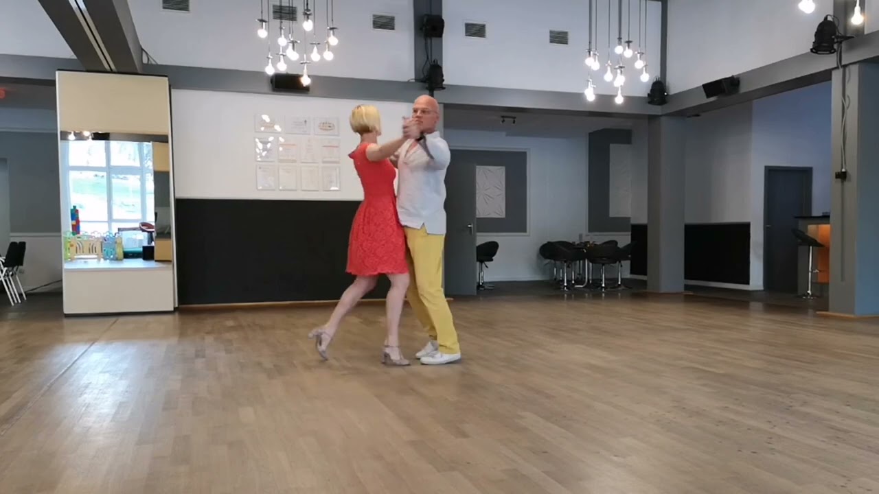 Langsamer Walzer (English Waltz) - Hover Corte mit Outside Spin