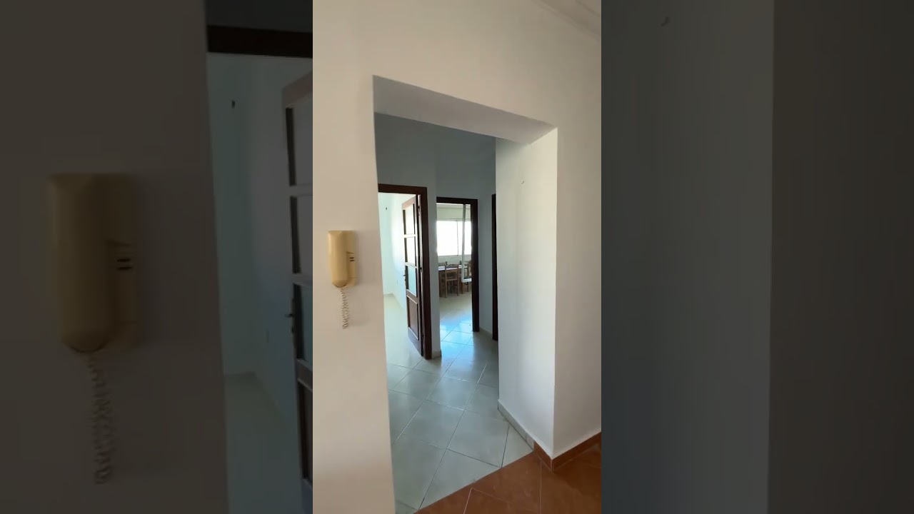 شقة محفظة مساحتها 116 متر 👑 لديها 2 فرشدات 😍 في شارع الجيش الملكي بتطوان 🕊️ الطابق الاول🥇 0699689101