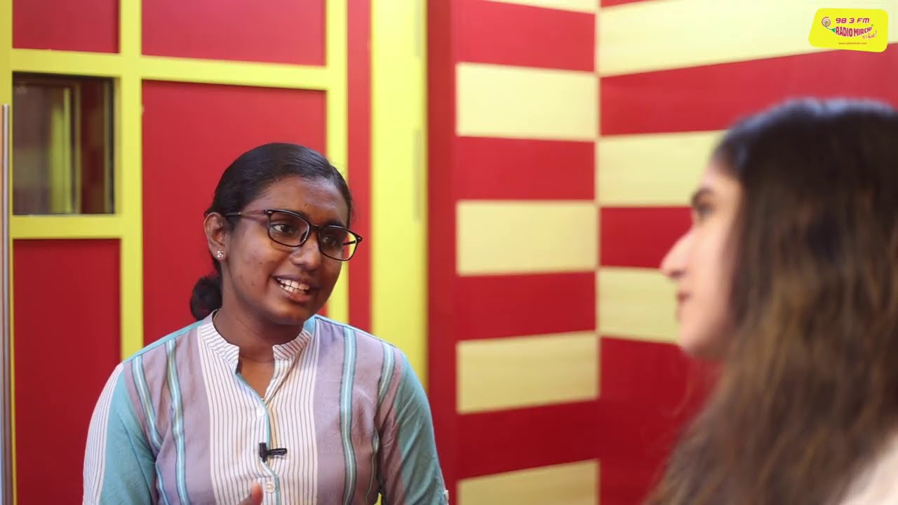 സിവിൽ  സർവീസ് പരീക്ഷ ബുദ്ധിജീവികൾക്കുള്ളതല്ല: Safna Nazarudeen | Mirchi Varsha