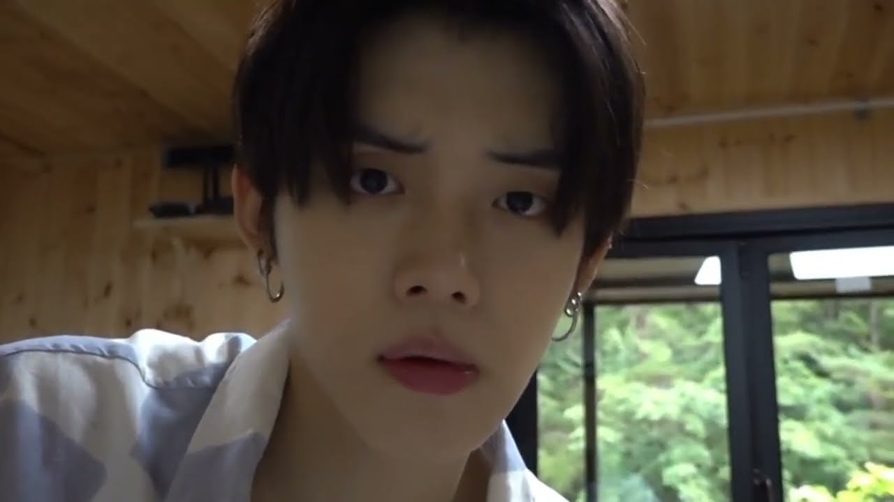 Yeonjun and camera [TXT 30 SECOND VIDEO]