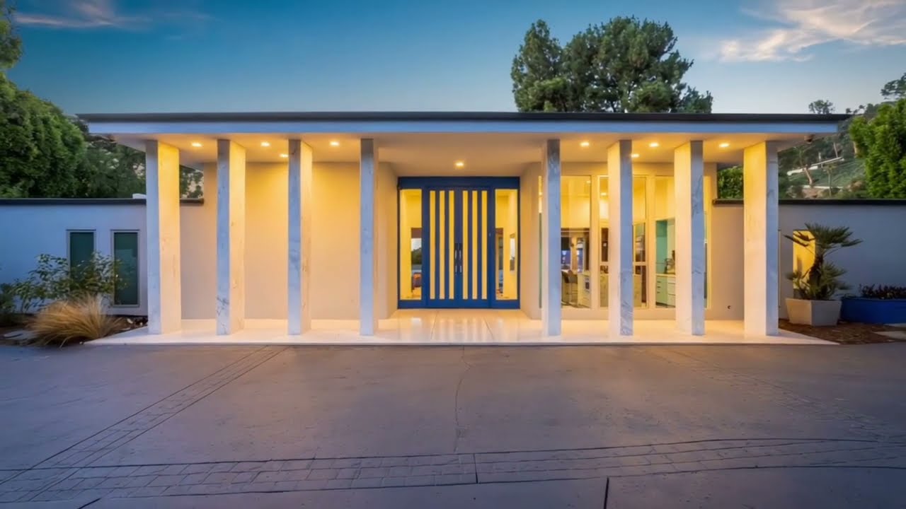 7979 Mulholland Dr | Architectural Gem with Resort-Style Living & Privacy | $4.2M Los Angeles Estate