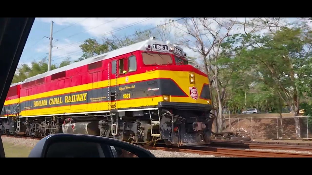 1861 is back with rocks and switching tracks Panama Canal Railway 