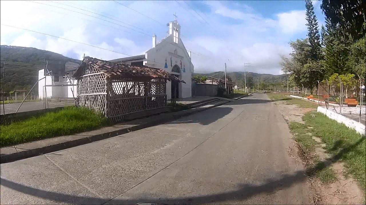 62 Carretera Roldanillo - El Dovio, pasando por el corregimiento Cajamarca. tour en moto Colombia.