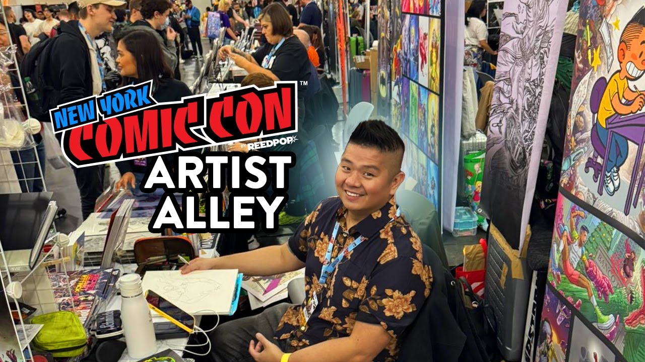 За столом на New York Comic Con