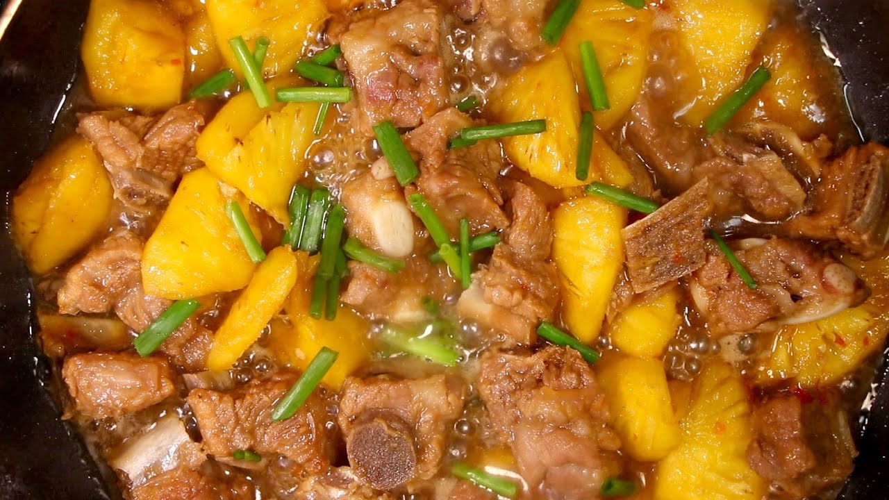 Тушеные запасные ребра с ананасом