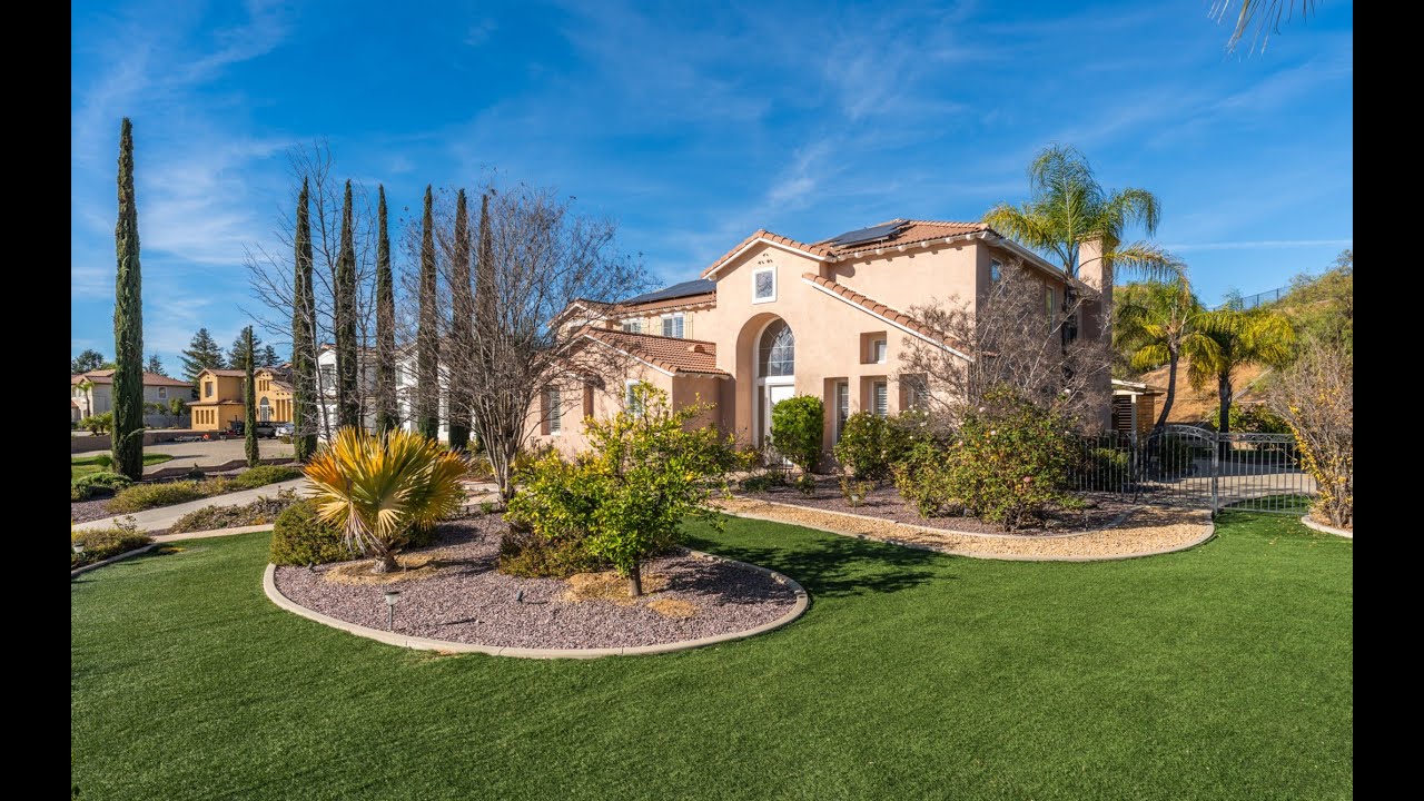 Luxury Lifestyle & Privacy in South Redlands!