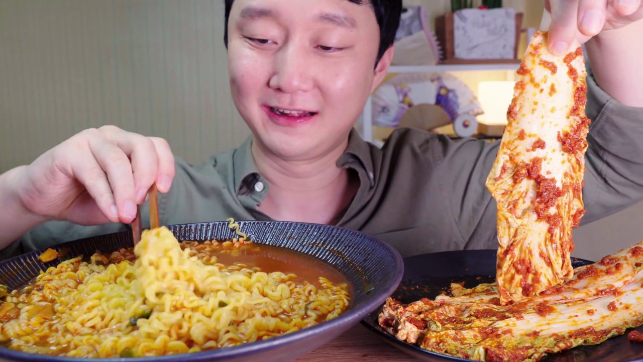 Real Eating Sounds  틈새라면 실비김치 소리 먹방이야 b^^d Spicy Ramen and Kimchi Mukbang ラーメン 拉面 mỳ ăn liền ASMR