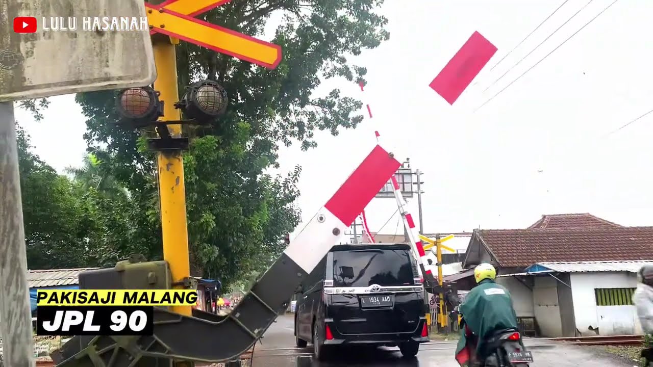 Perlintasan Kereta Api JPL 90 Pakisaji Malang, Jawa Timur.