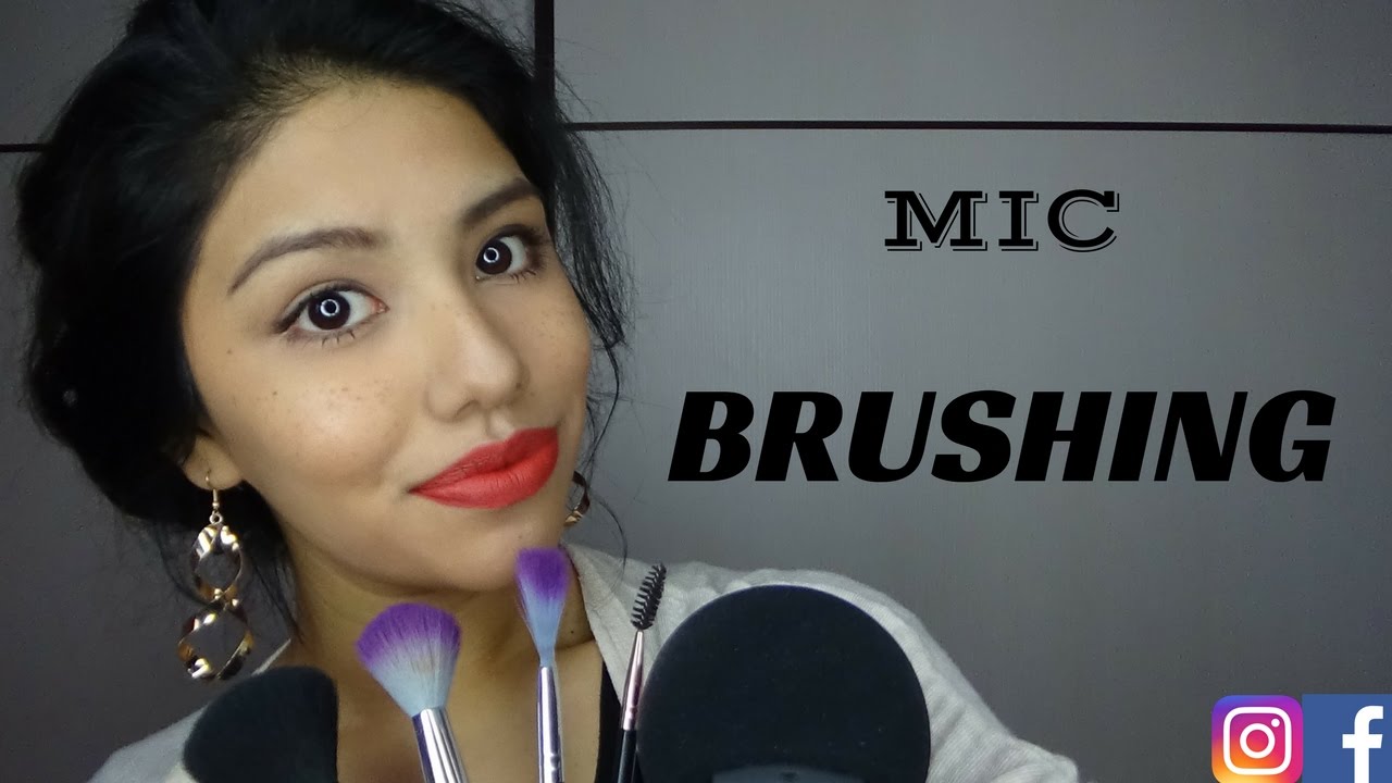 ASMR Sonidos Cosquillosos de brochas y susurros / Mic Brushing with different Brushes and Whispers