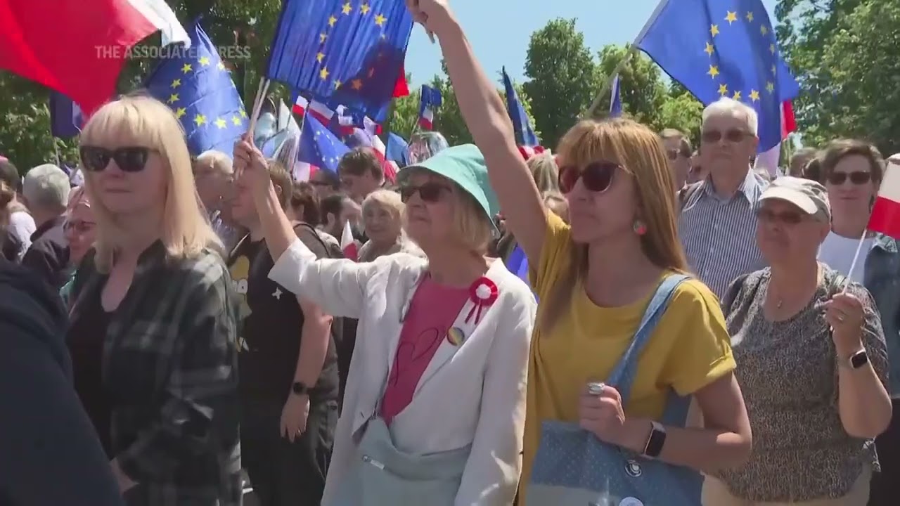 Thousands rally against ruling party in Poland