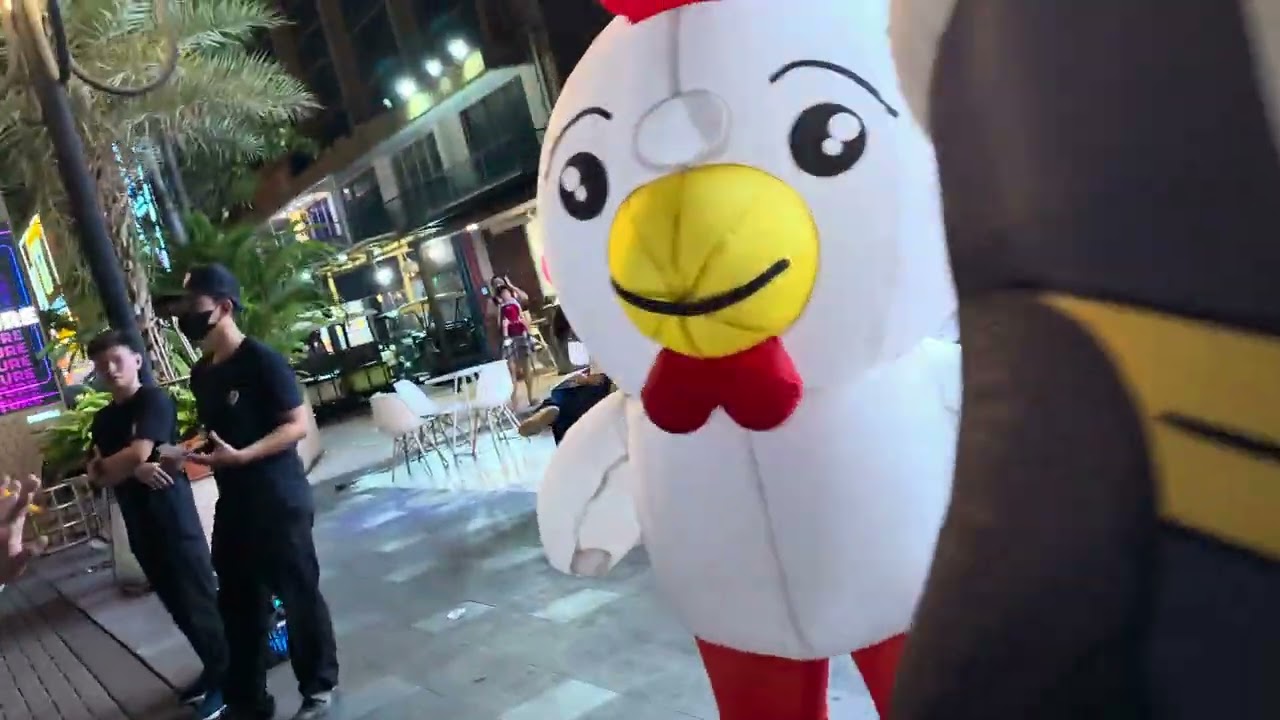 Boneka terunik dimall 20.12.26