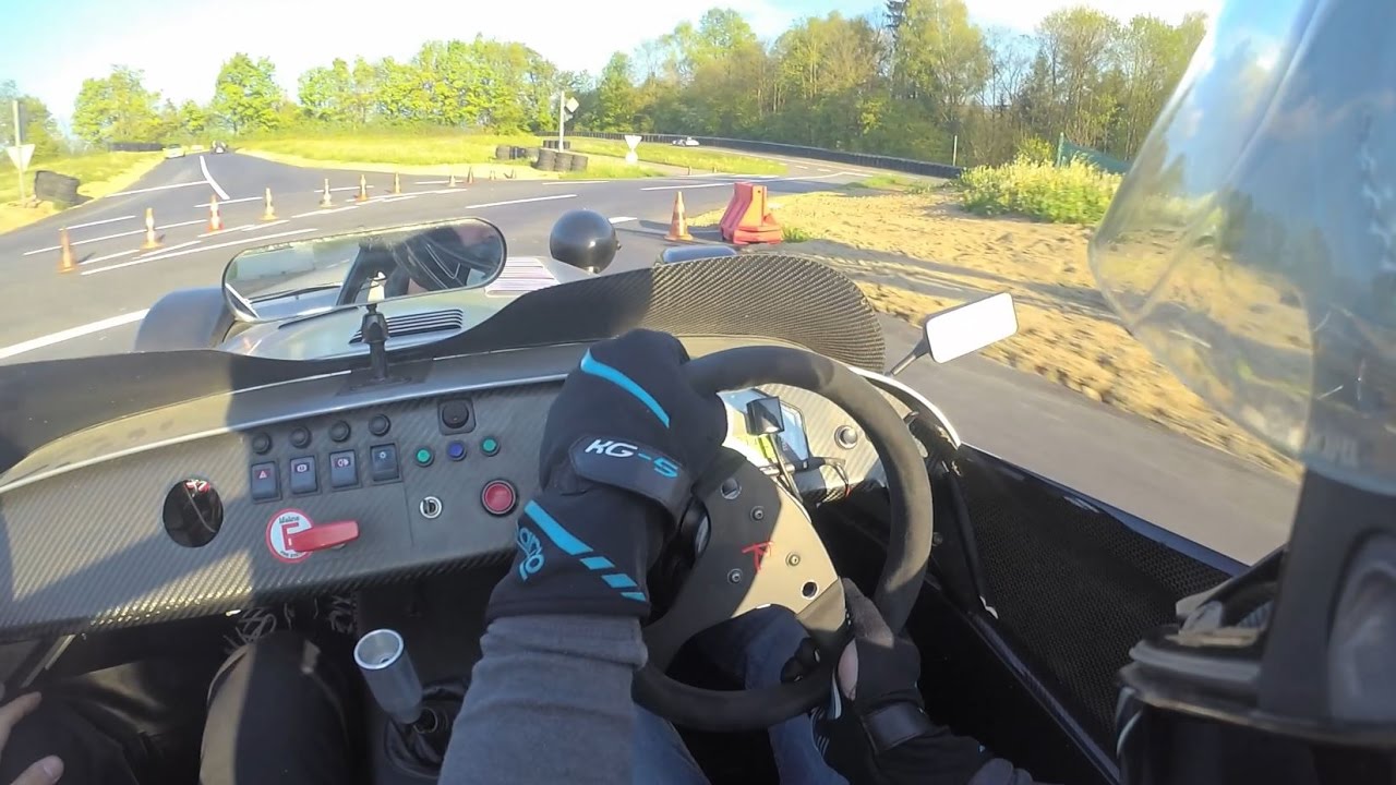 Caterham Blackbird on Handling Course [not my car]