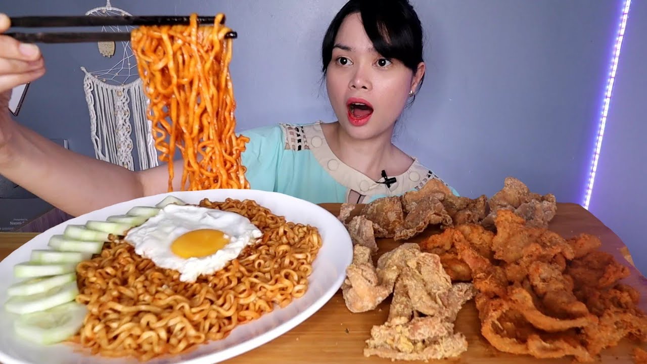 SAMYANG 3X SPICY AND CHICKEN SKIN MUKBANG