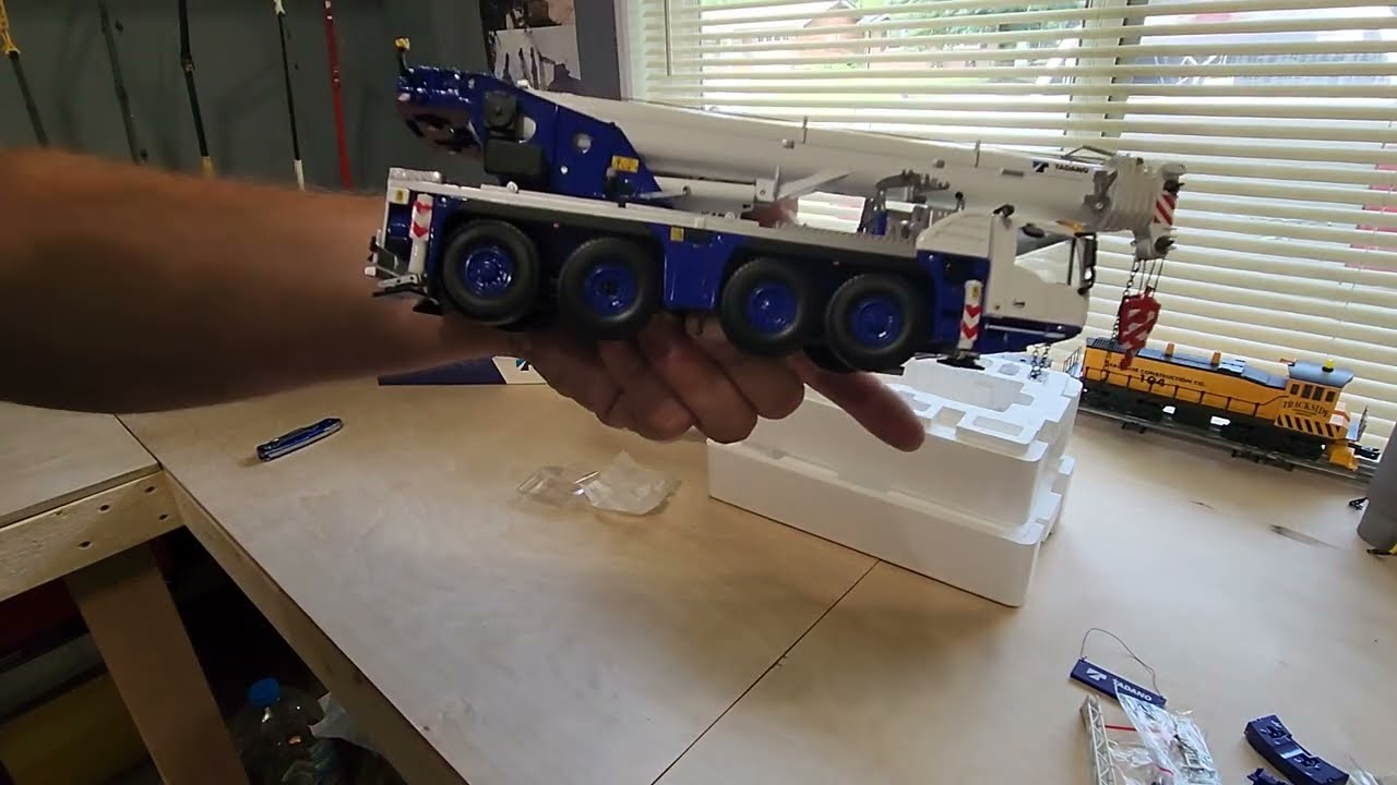 Tadano models unboxing pt.1               AC 4.080-1