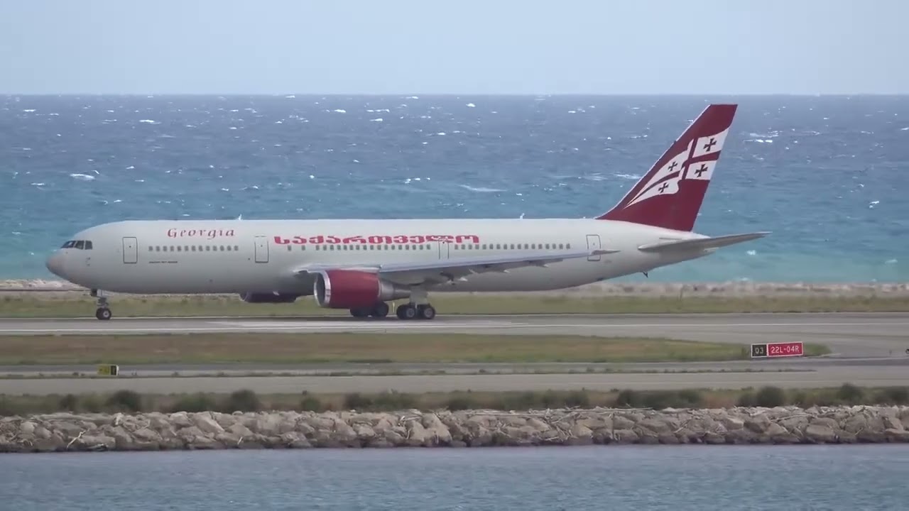 Boeing 767-300 takeoff from Nice