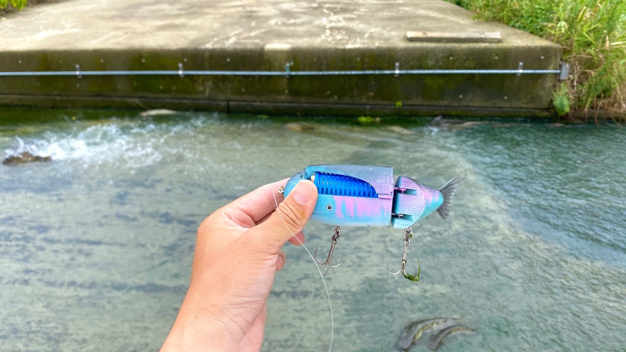 大型魚が次々上がってくる【神の水路】でこの革命的ルアーを投げてみると…