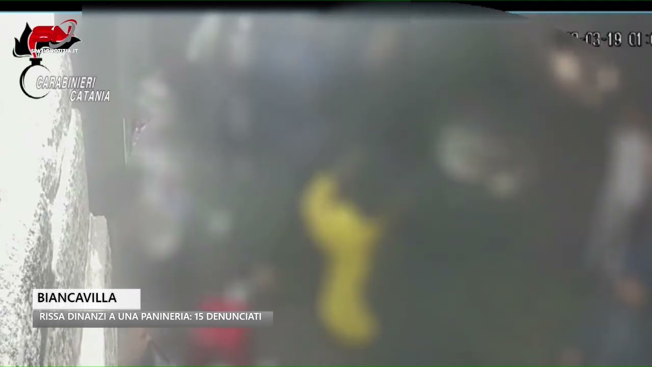 Rissa tra italiani e albanesi dinanzi a una panineria di Biancavilla: 15 persone denunciate