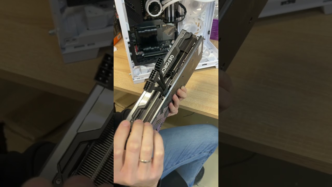Как правильно установить RTX 4090?