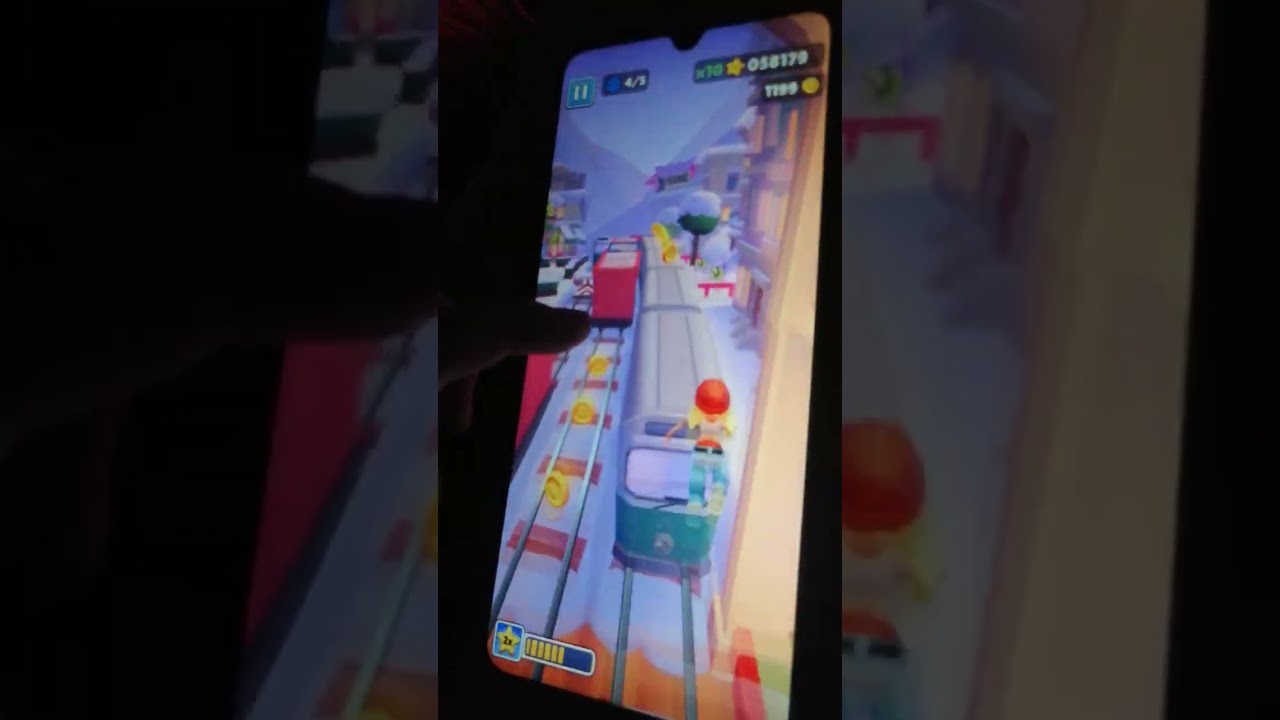 Играю Сабвей Серф