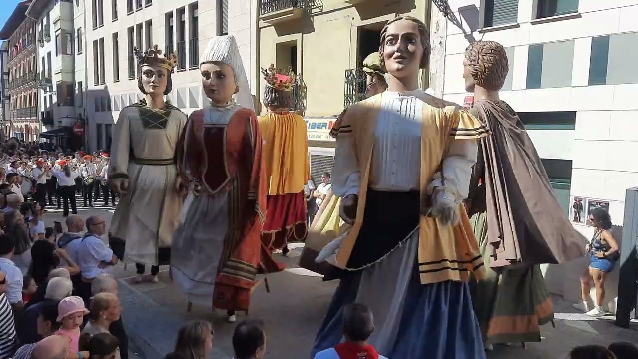 Baile de los Gigantes a la Virgen del Rosario en las Fiestas de Villava 2023