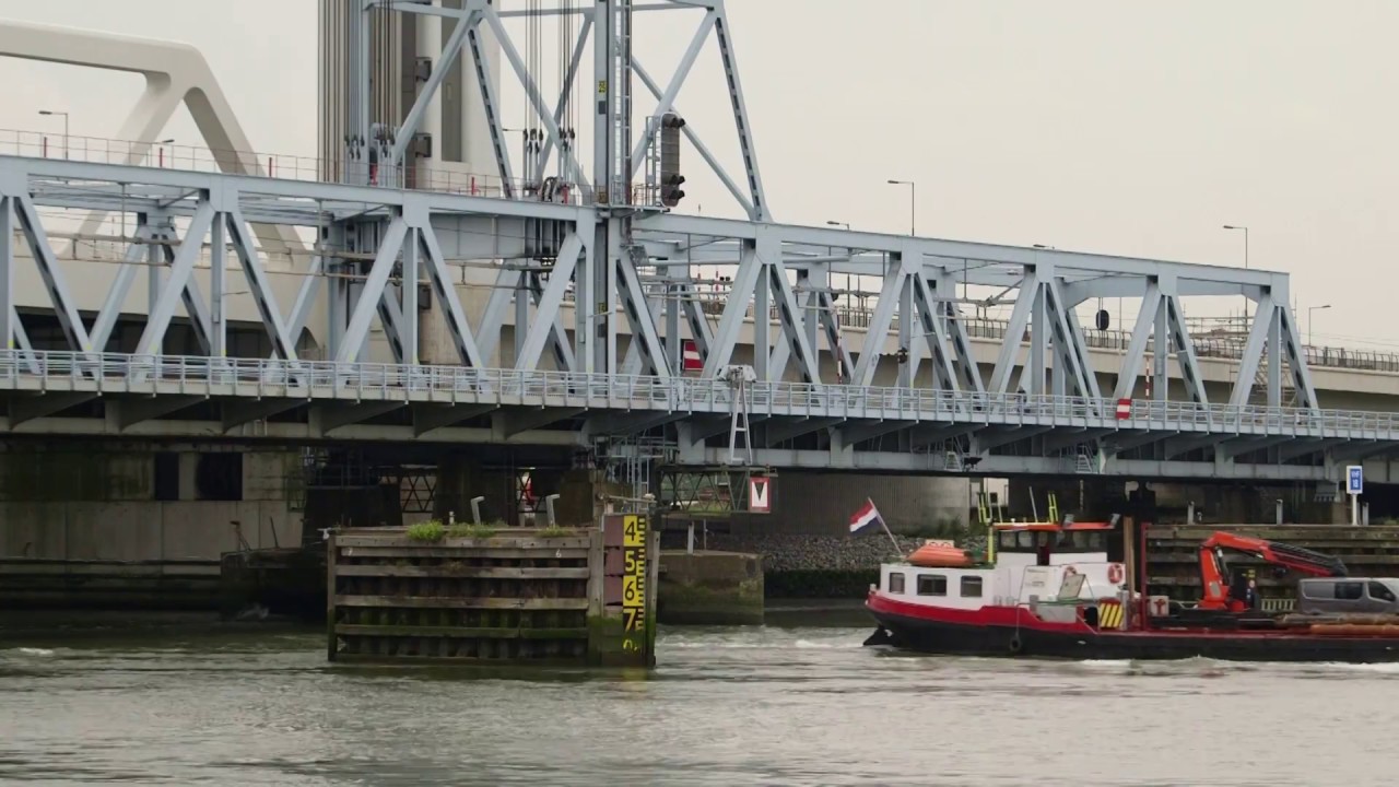 Laatste trein over oude Botlekbrug